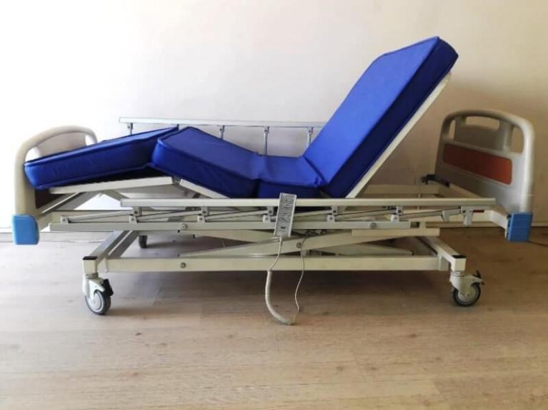 Kiralık Hasta Yatağı - 3 Motorlu Tabanca Korkuluklu Model