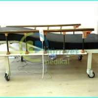 İki hareketli hasta yatağı
