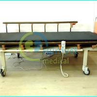 İki hareketli hasta yatağı