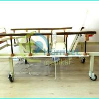 İki hareketli hasta yatağı